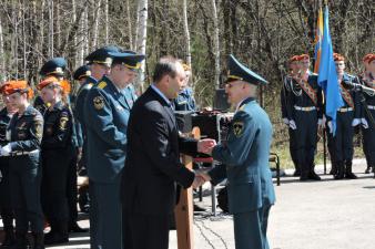 На аллее Ратной Славы открыли стелу пожарным и спасателям   