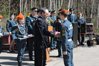 На аллее Ратной Славы открыли стелу пожарным и спасателям   