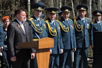 На аллее Ратной Славы открыли стелу пожарным и спасателям   