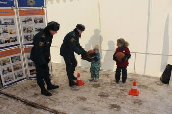 Празднование Дня защитника Отечества в центральном парке Екатеринбурга