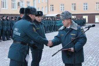 На построении вручены дипломы спортсменам, одержавшим победу