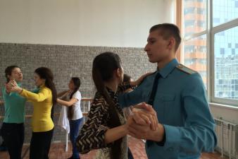 Курсанты института в вальсе Победы