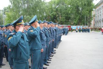 Накануне выпуска заложены памятные плиты