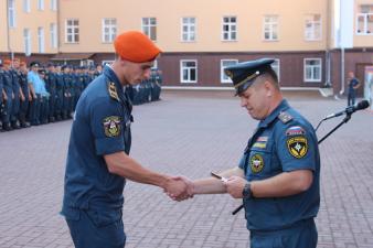 На построении вручены очередные специальные звания
