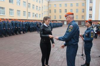 На первом еженедельном построении в учебном году вручены звания и награды