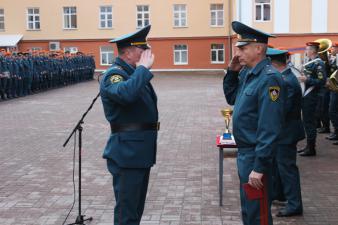 Еженедельное утреннее построение