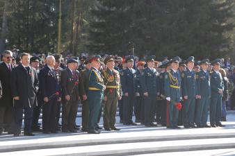 Возложение венков на Широкореченском мемориале