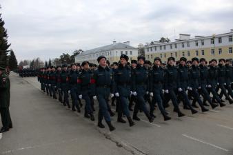 Парадный расчет института отмечен в лучшую сторону