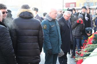15.02.2016 Возложение цветов к мемориалу Черный Тюльпан