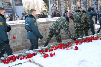 15.02.2016 Возложение цветов к мемориалу Черный Тюльпан
