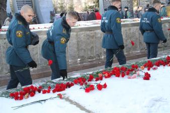 15.02.2016 Возложение цветов к мемориалу Черный Тюльпан