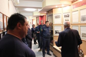 В музее с экскурсией