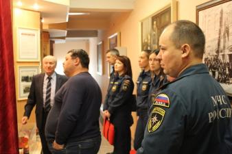 В музее с экскурсией