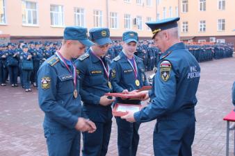 Начальник института вручил награды победителям и призерам соревнований