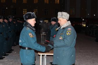 На построении состоялась передача касок