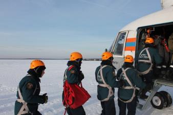 Отработка действий при беспарашютном десантировании с вертолета Ми-8