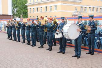 Торжественное построение в День России