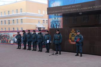 В институте состоялся строевой смотр всего личного состава