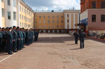 Строевая подготовка в преддверии выпуска молодых специалистов