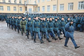 На утреннем построении вручены дипломы отличившимся спортсменам