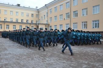 На утреннем построении вручены дипломы отличившимся спортсменам