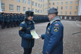На утреннем построении вручены дипломы отличившимся спортсменам