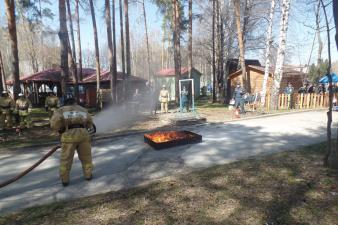 На аллее Ратной Славы открыли стелу пожарным и спасателям   